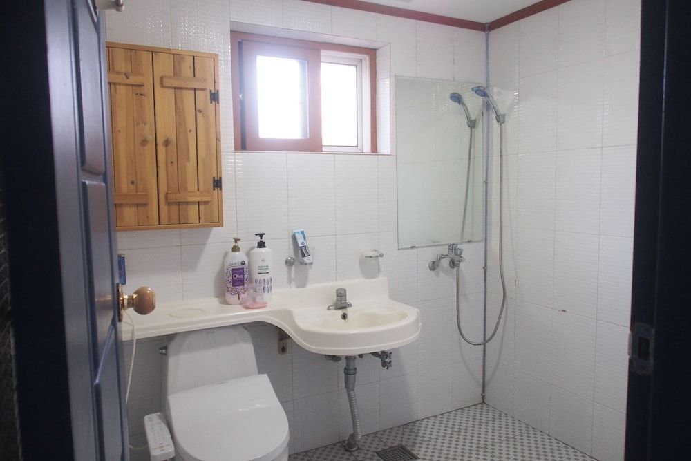 Morning Beach Pension Family Condo, 1 Bedroom, Beachfront 3