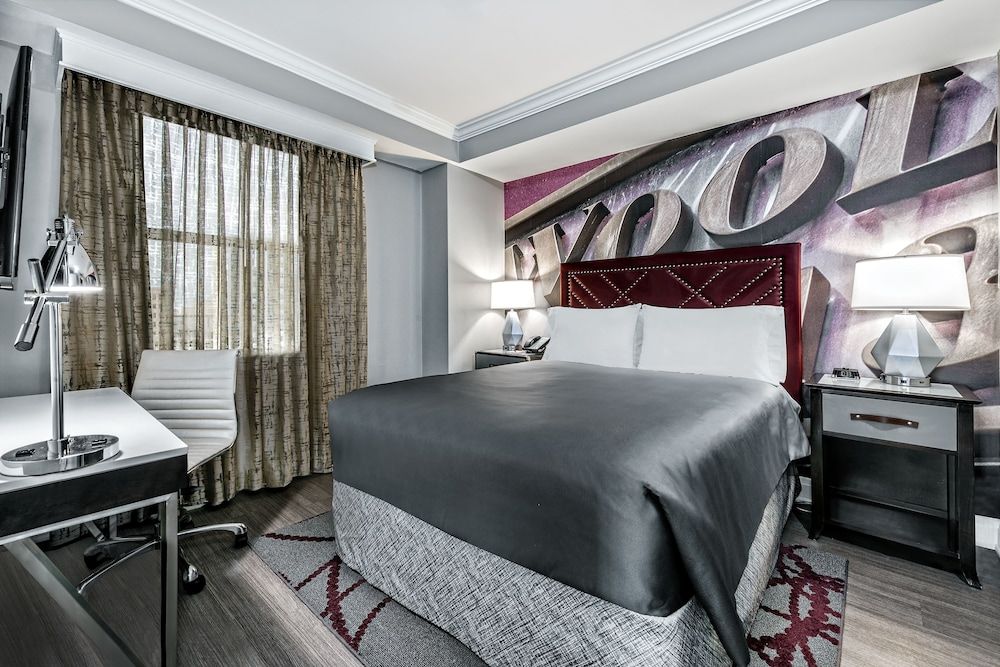 Standard Room, 1 Queen Bed