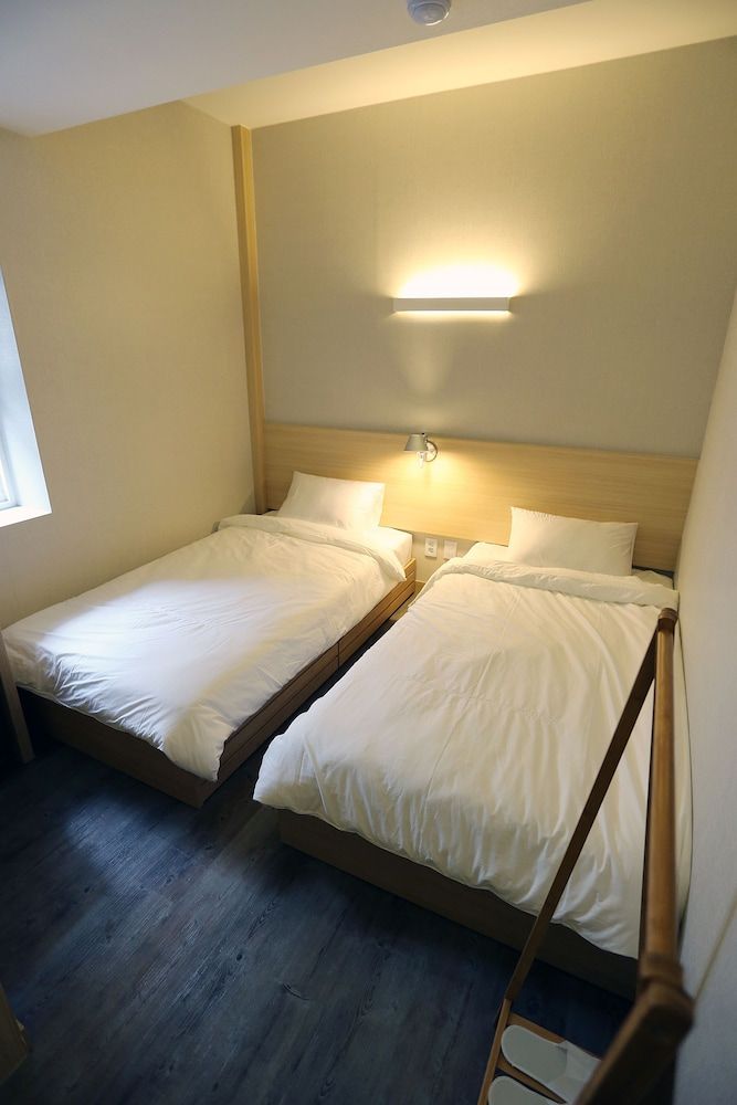 Hotel 8 Hours Standard Twin Room 2