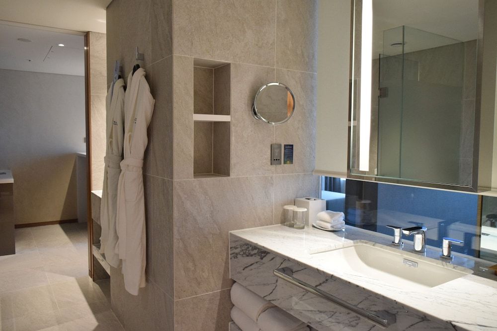 Novotel Suites Ambassador Seoul Yongsan - Seoul Dragon City Deluxe Suite, 1 King Bed 4