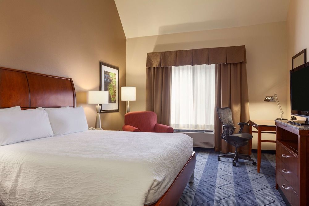 One king bed deluxe room