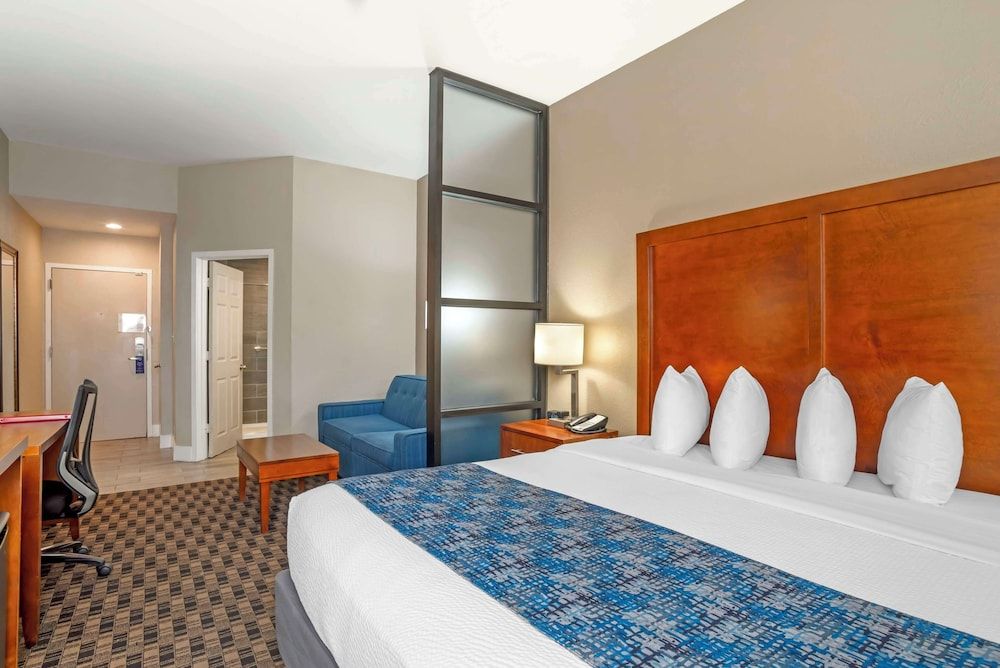 Room, 1 Queen Bed with Sofa bed, Refrigerator & Microwave (with Sofabed)