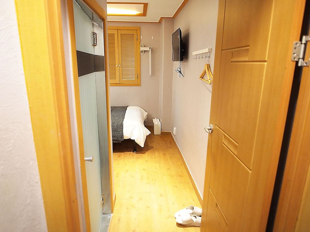 Hotel Park Hill Myeongdong Standard Double Room 6