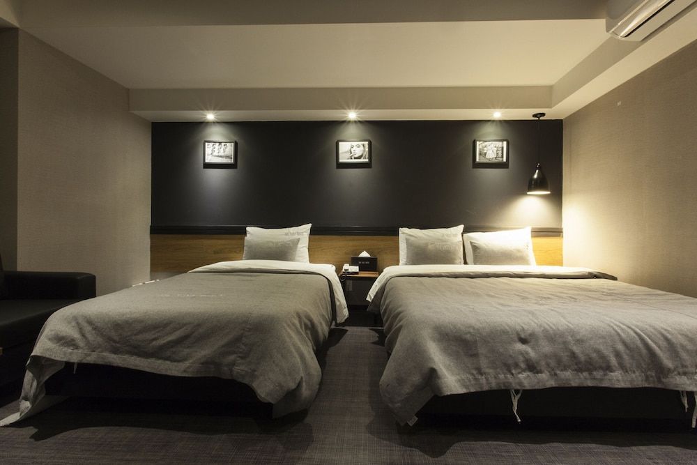 undefined The Last Hotel 10