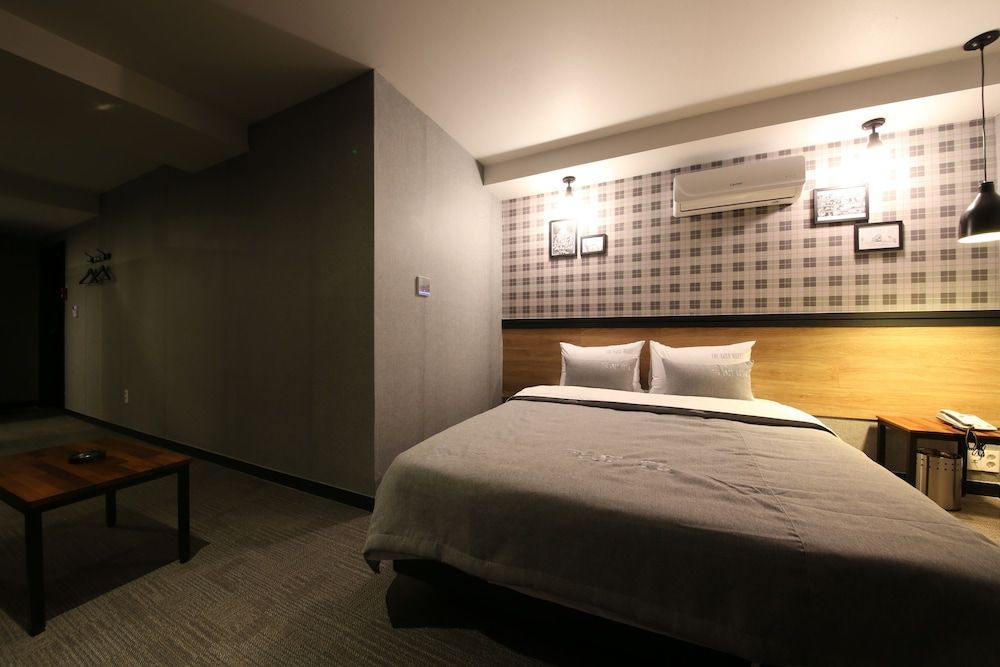 The Last Hotel Standard Double Room 2