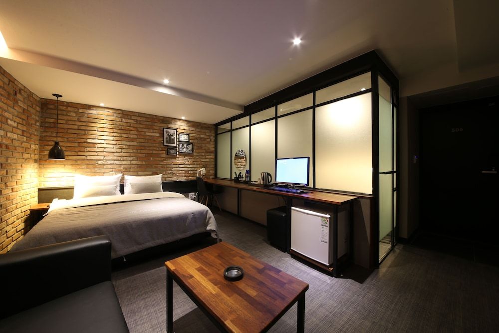 undefined The Last Hotel