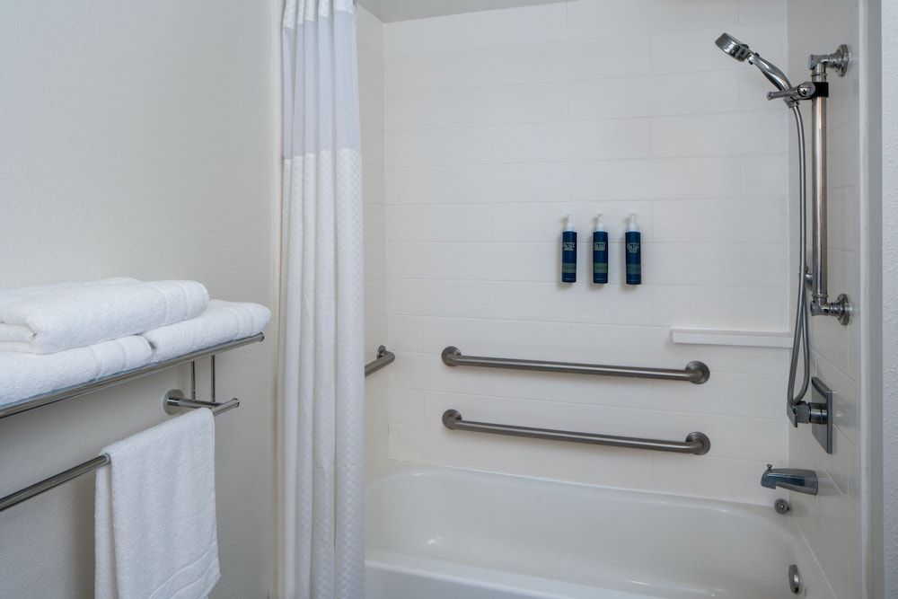 Room, 1 King Bed (Mobility/Hearing Access, Roll-in Shwr)