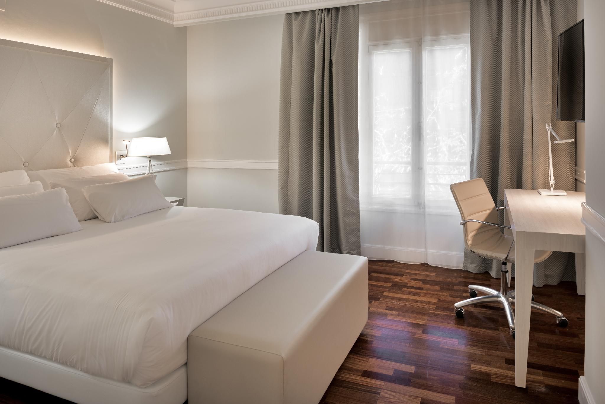 NH Collection Gran Hotel de Zaragoza Family Adjoining (3 adults + 1 child) 2