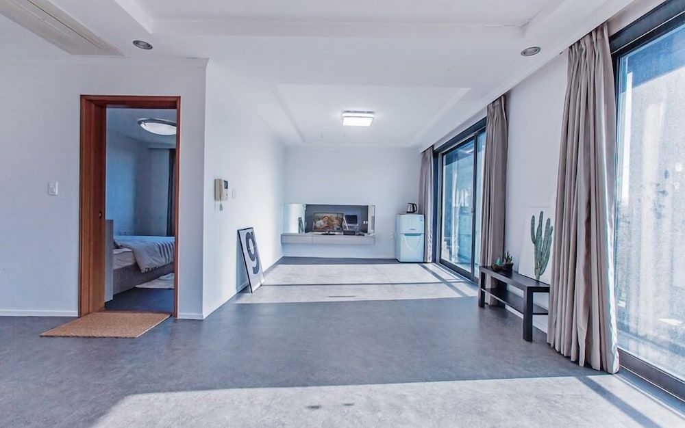 undefined Maniju Pension 4