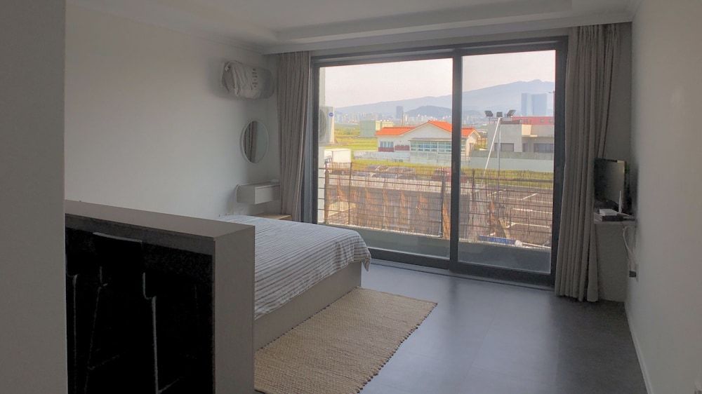 Maniju Pension Double Room, Mountain View 9