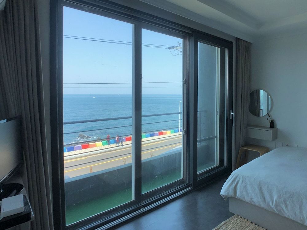 Maniju Pension Double Room, Ocean View 10