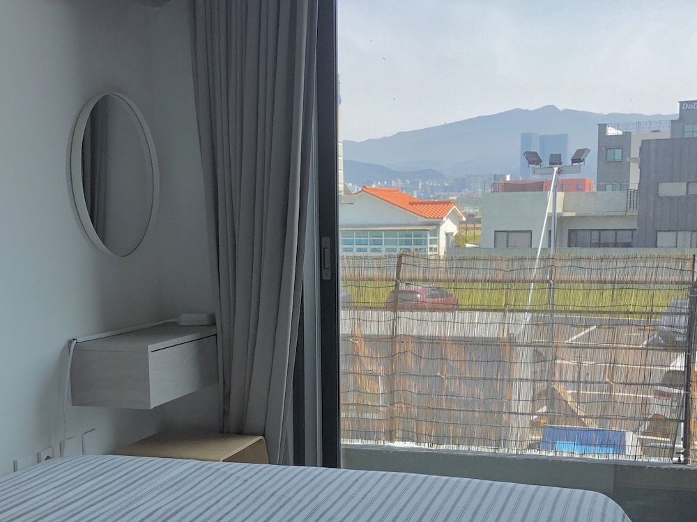 undefined Maniju Pension