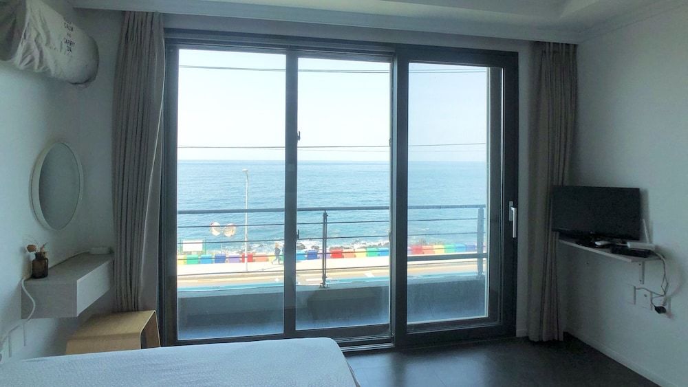 Maniju Pension Double Room, Ocean View 29