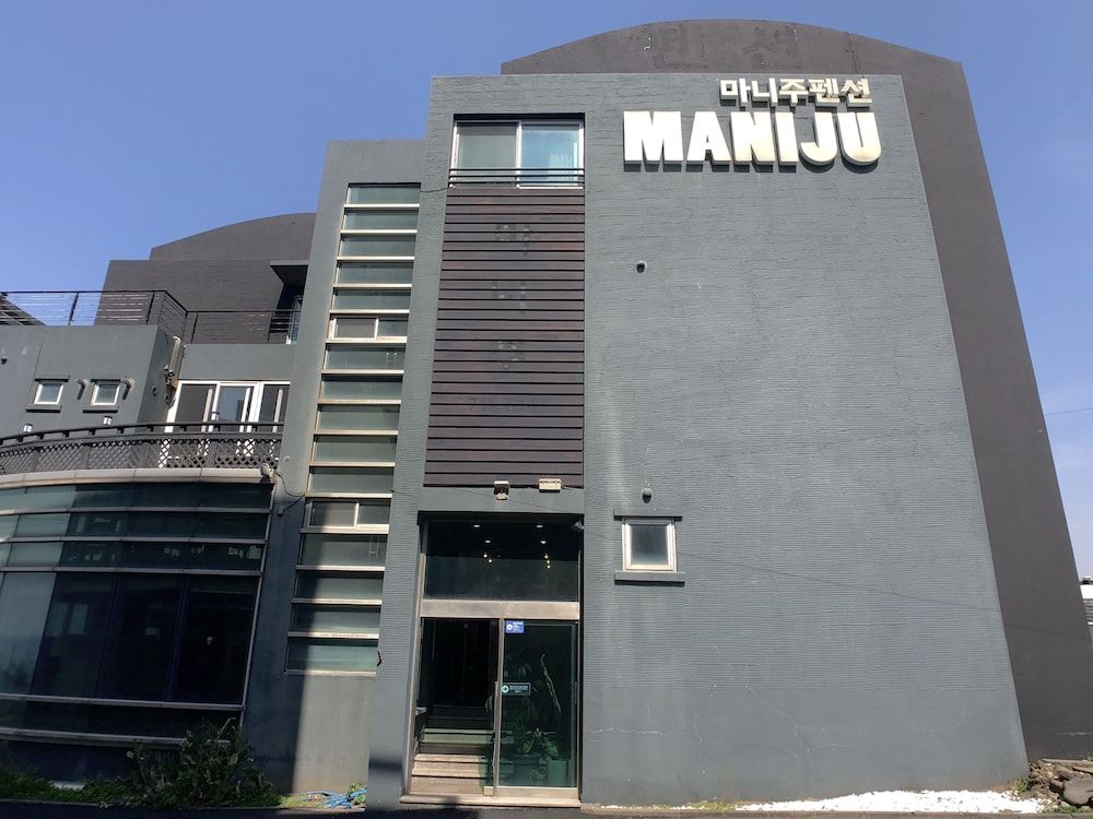 undefined Maniju Pension 7