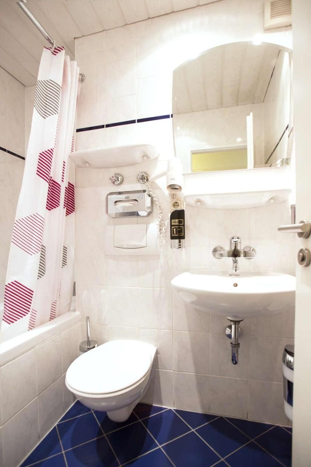 undefined Hotel Wallis 10