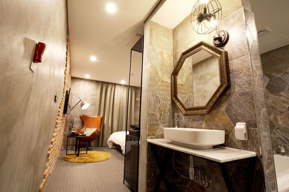 Hotel De Ciel Deluxe Double Room 8