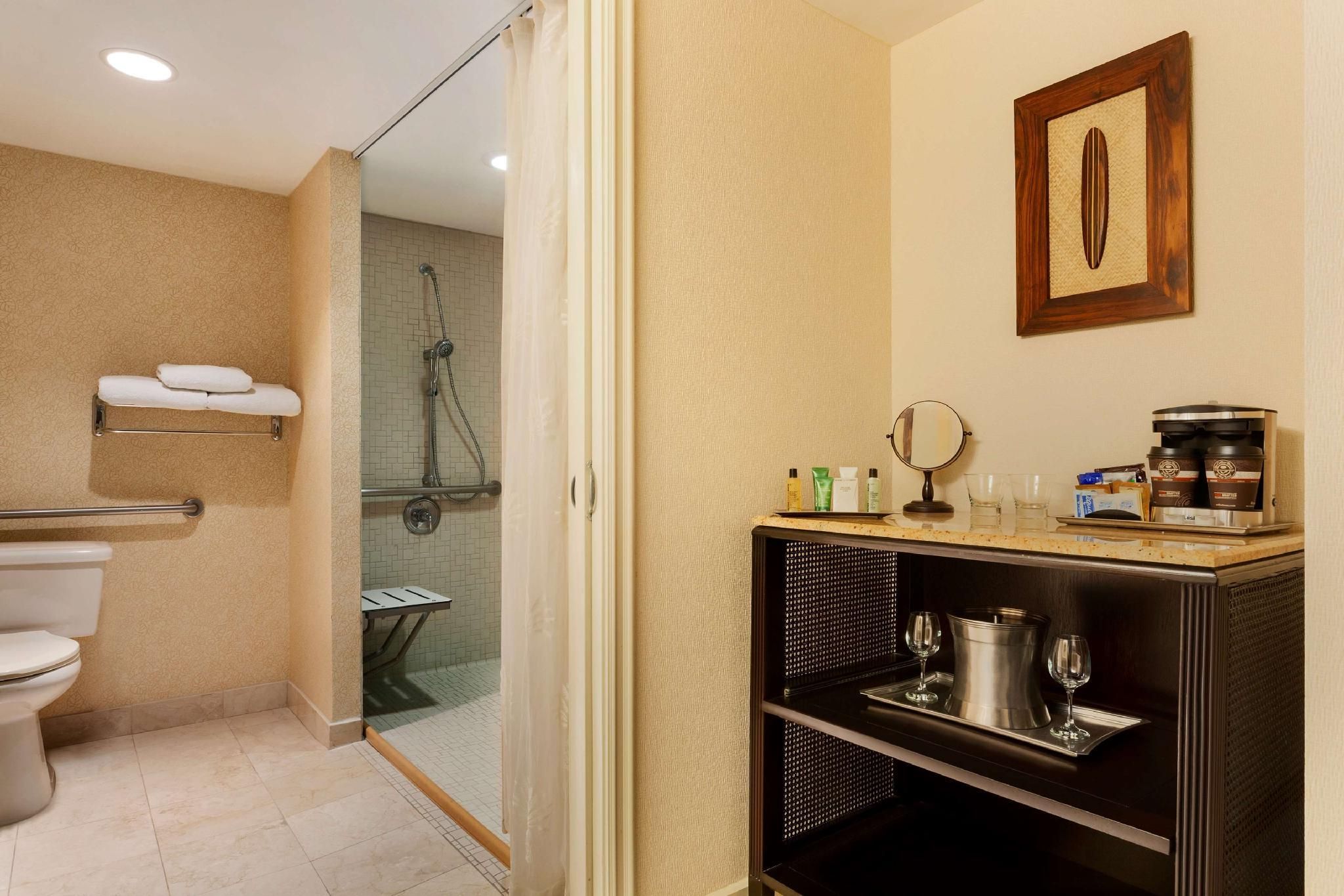 OCEANFRONT 1 BEDROOM DELUXE SUITE MOB ACC/RIS