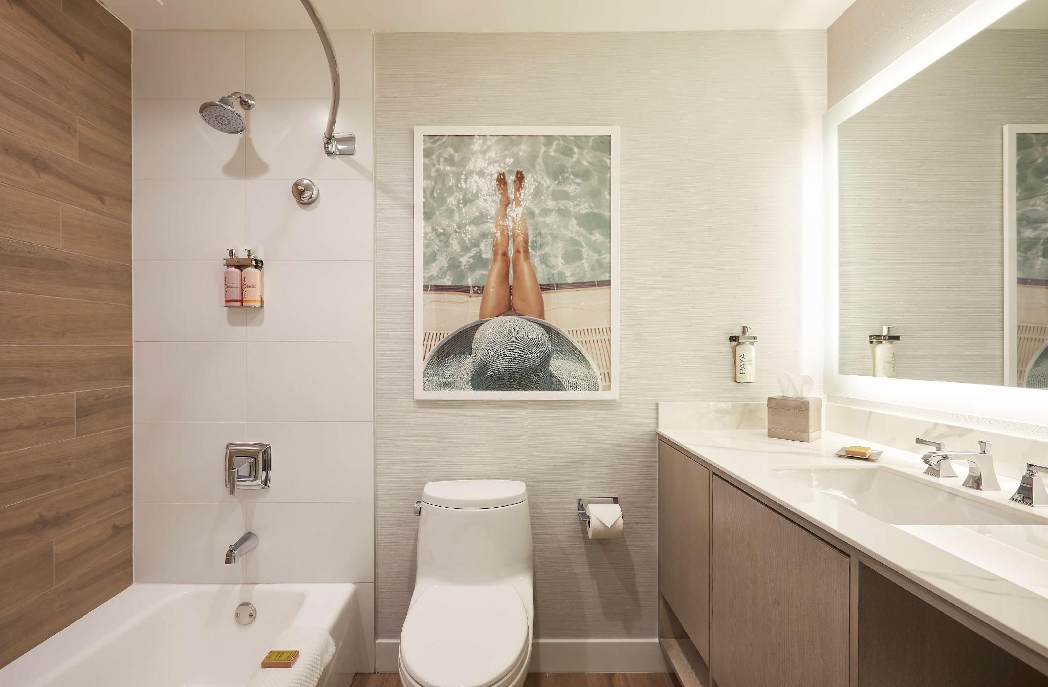PARTIAL OCEANVIEW 1 BEDROOM 1 KING SUITE