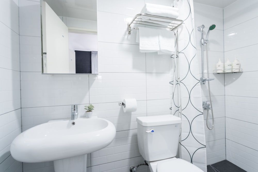 Neat House Deluxe Double Room (Foreigner Only) 17