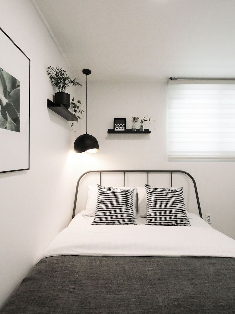 Neat House Deluxe Double Room (Foreigner Only) 11