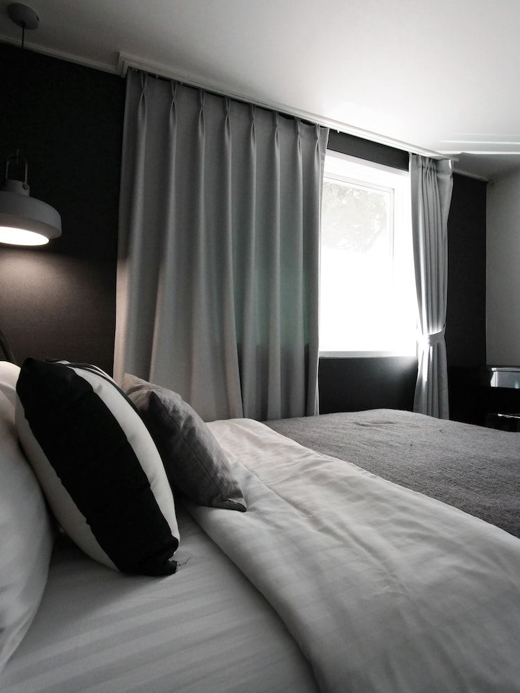 Neat House Deluxe Double Room (Foreigner Only) 14