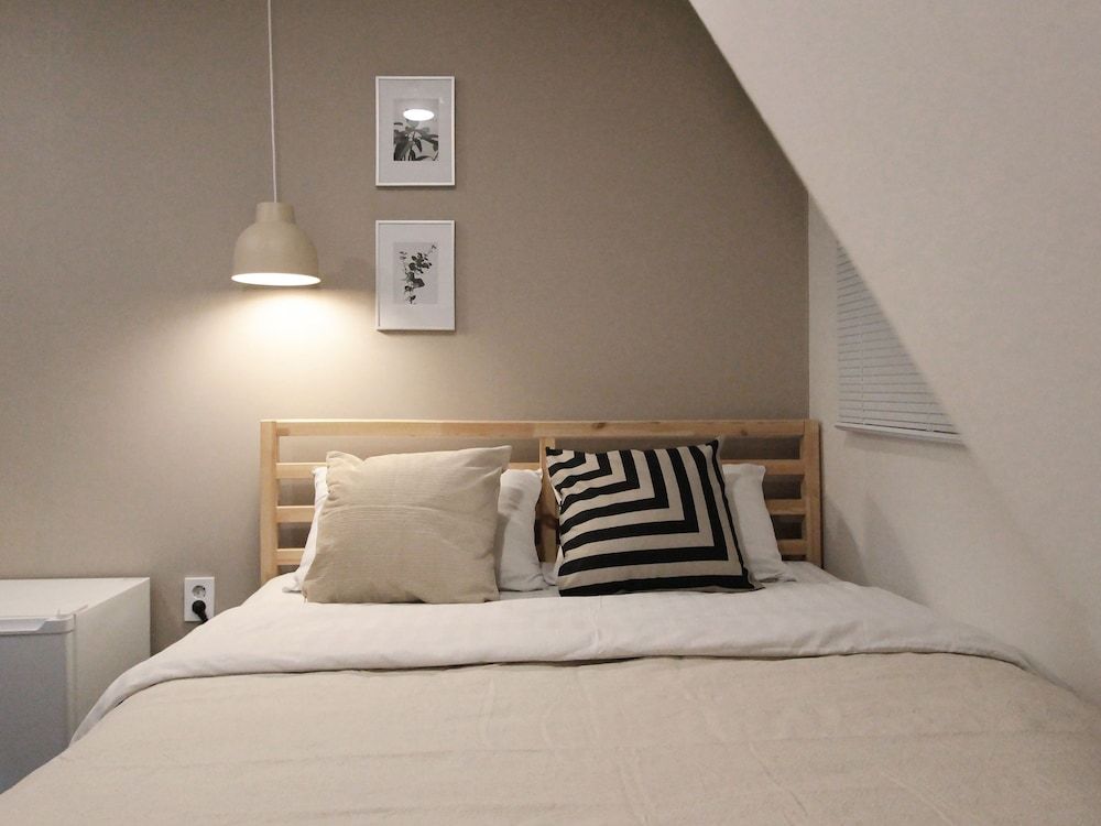 Neat House Deluxe Double Room (Foreigner Only) 15