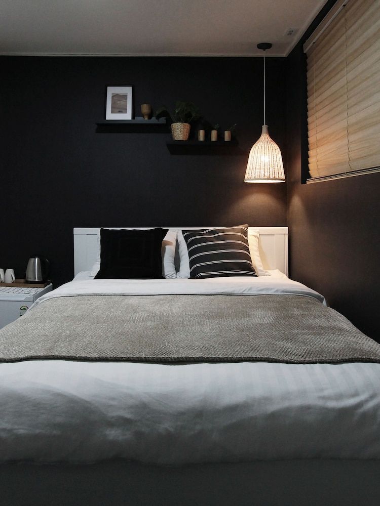 Neat House Deluxe Double Room (Foreigner Only) 8