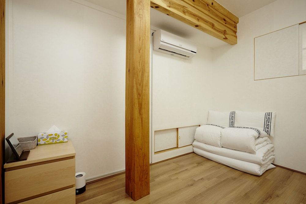 Hanok 24 Guesthouse Gyeongbokgung Traditional House (2) 7