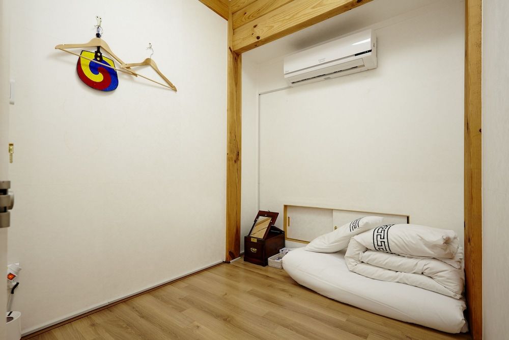 Hanok 24 Guesthouse Gyeongbokgung Single Room, Japanese Futon 12
