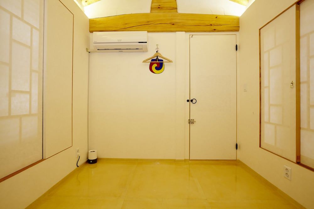 Hanok 24 Guesthouse Gyeongbokgung Traditional House 27