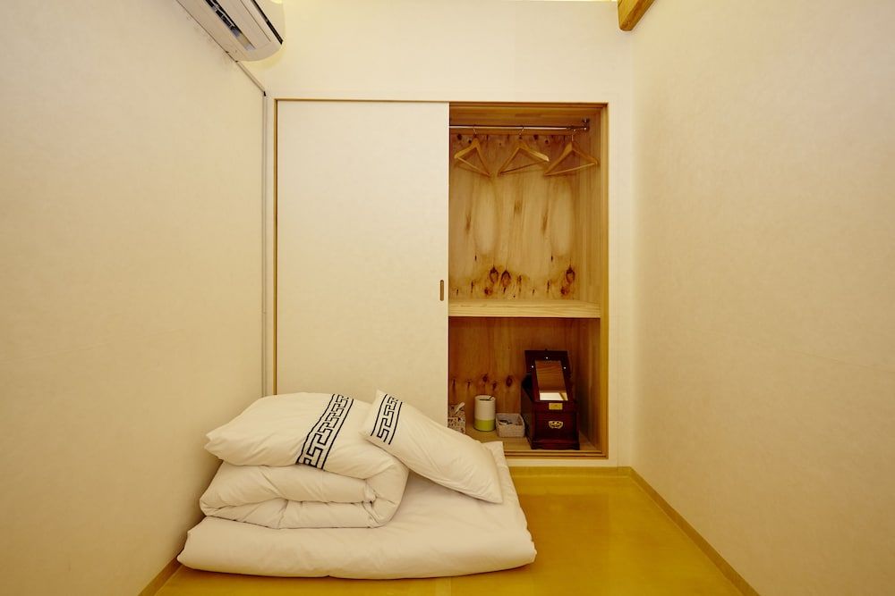 Hanok 24 Guesthouse Gyeongbokgung Single Room, Japanese Futon 10