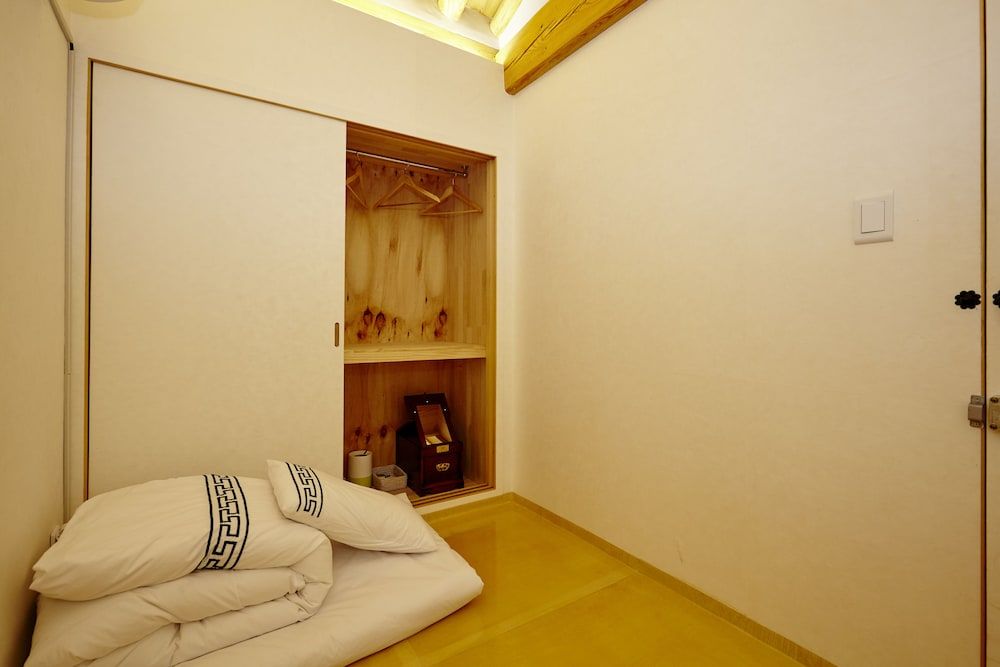 Hanok 24 Guesthouse Gyeongbokgung Single Room, Japanese Futon 11