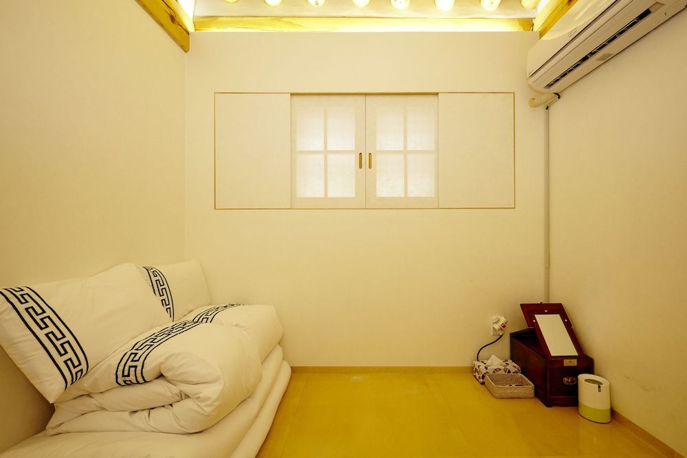 Hanok 24 Guesthouse Gyeongbokgung Traditional House 13
