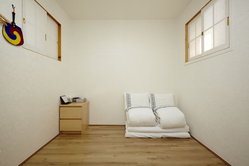 Hanok 24 Guesthouse Gyeongbokgung Traditional House 18