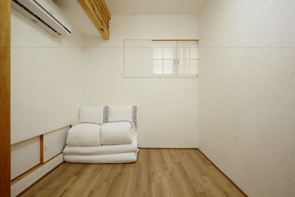 Hanok 24 Guesthouse Gyeongbokgung Traditional House (2) 5