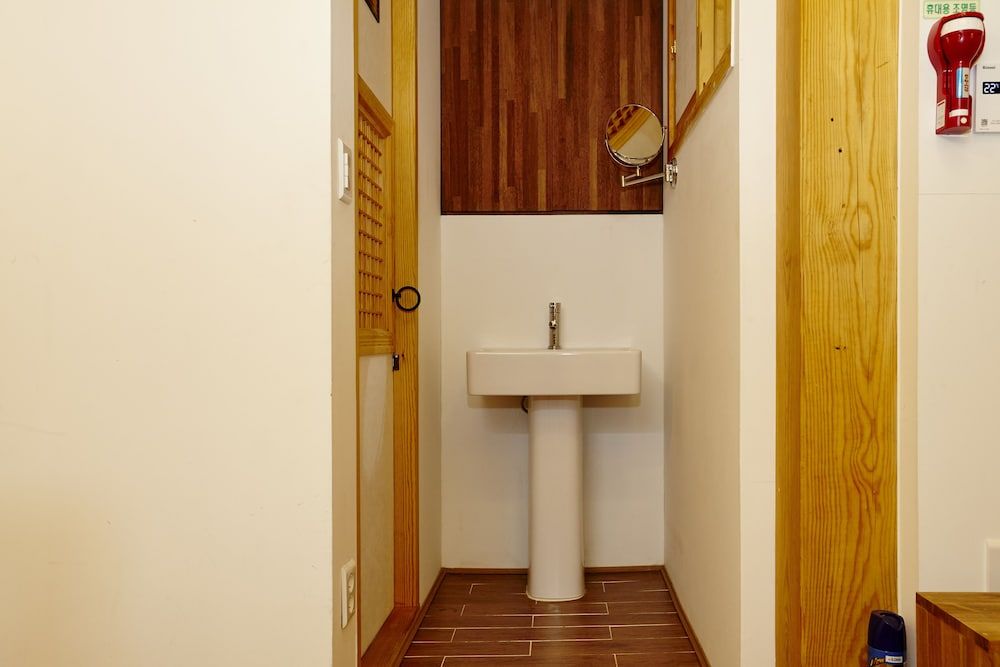 Hanok 24 Guesthouse Gyeongbokgung Traditional House 60