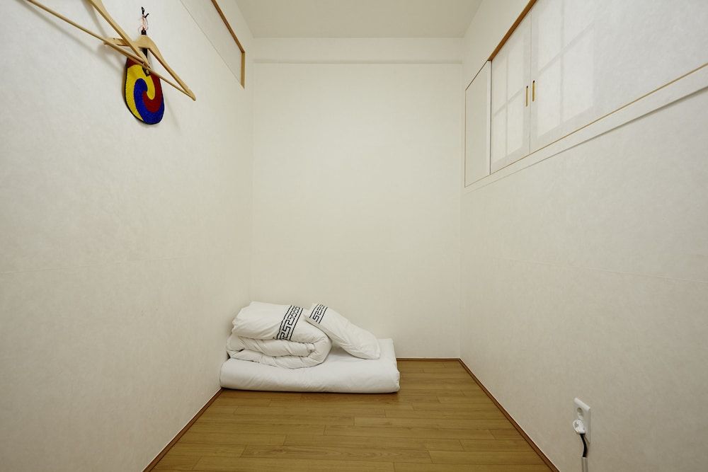 Hanok 24 Guesthouse Gyeongbokgung Traditional House 36