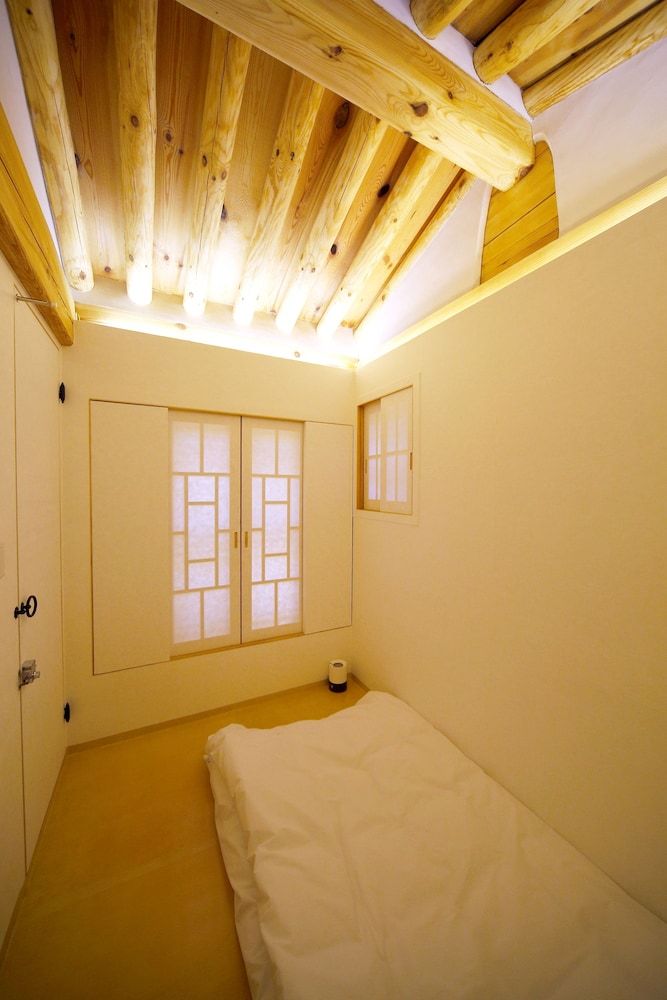 Hanok 24 Guesthouse Gyeongbokgung Traditional House 6