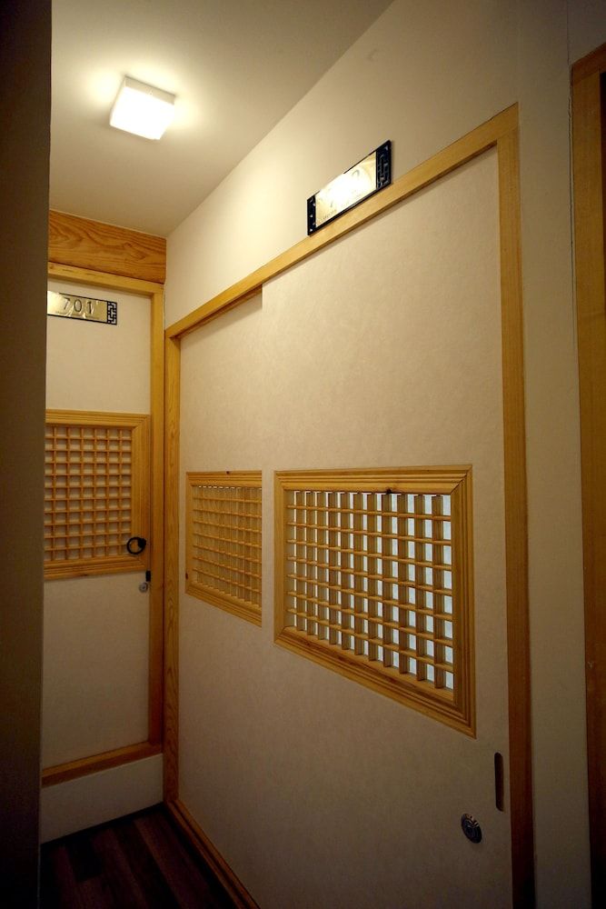 Hanok 24 Guesthouse Gyeongbokgung Traditional House 7