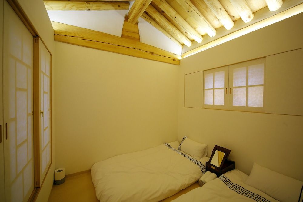 Hanok 24 Guesthouse Gyeongbokgung Traditional House 3