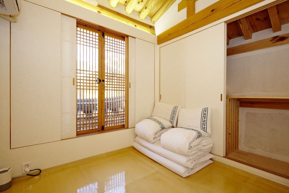 Hanok 24 Guesthouse Gyeongbokgung Traditional House 12