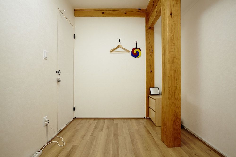 Hanok 24 Guesthouse Gyeongbokgung Traditional House (2) 4