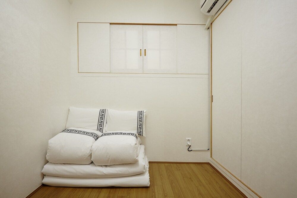 Hanok 24 Guesthouse Gyeongbokgung Traditional House 14