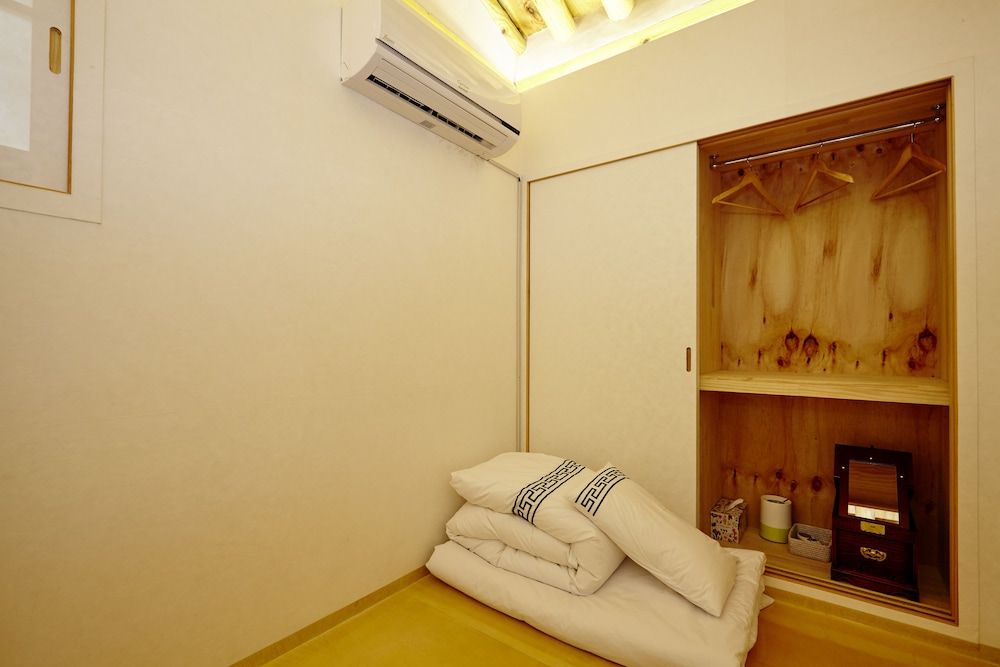 Hanok 24 Guesthouse Gyeongbokgung Single Room, Japanese Futon