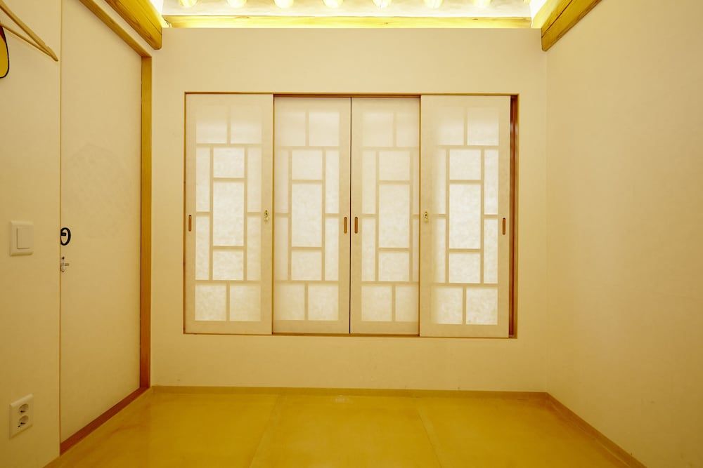 Hanok 24 Guesthouse Gyeongbokgung Traditional House 15