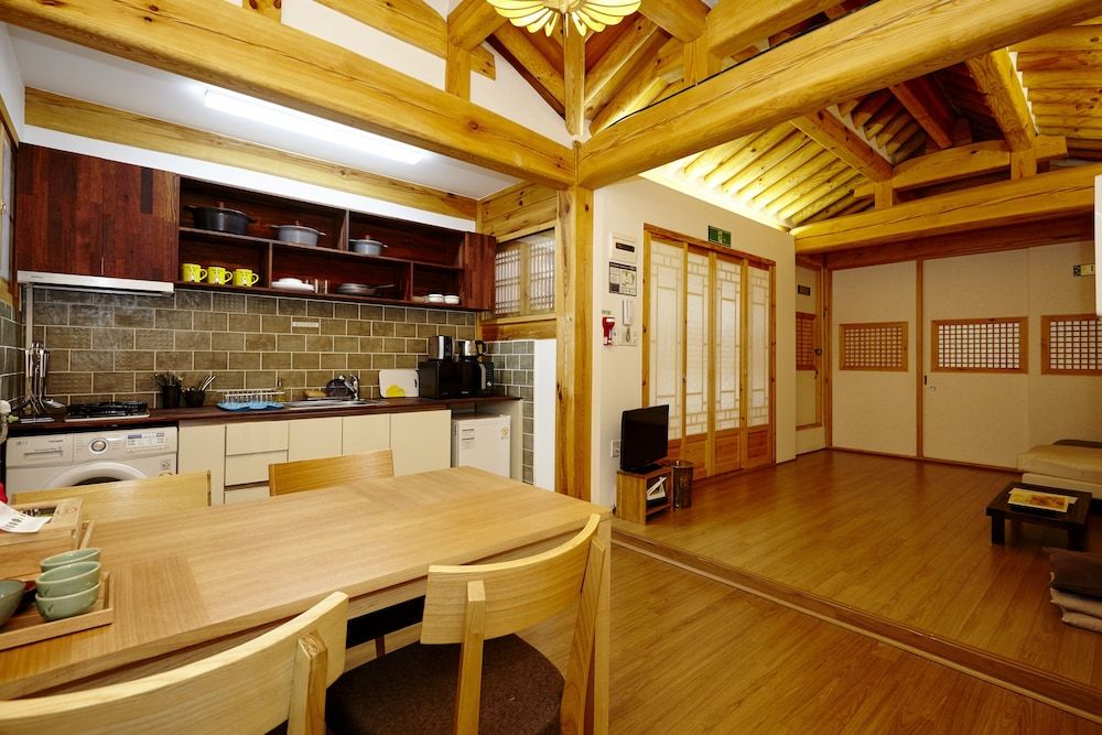 Hanok 24 Guesthouse Gyeongbokgung Traditional House 74