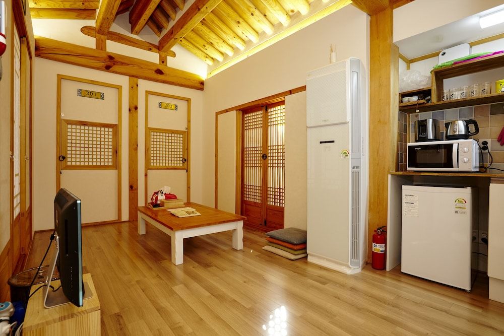 Hanok 24 Guesthouse Gyeongbokgung Traditional House 44