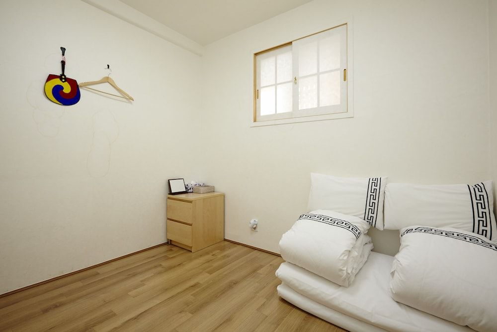 Hanok 24 Guesthouse Gyeongbokgung Traditional House 22