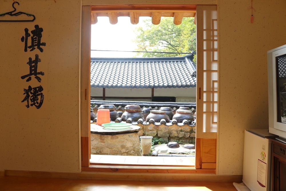 Chiam Gotaek Traditional Room (Soodeokjae) 3