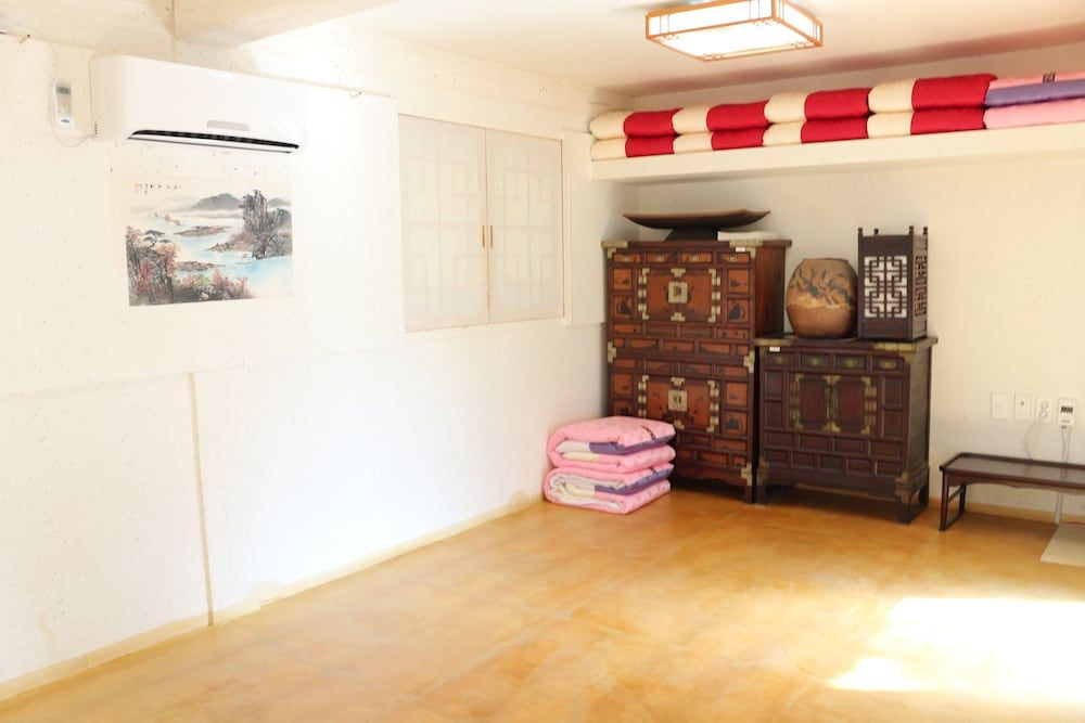 Chiam Gotaek Traditional Room (Soodeokjae)